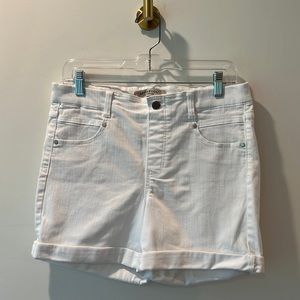 Liverpool Los Angeles white stretch shorts. Size 8.